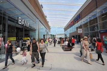 Two new fashion shops will open at New Square in West Bromwich before Christmas, creating 20 jobs