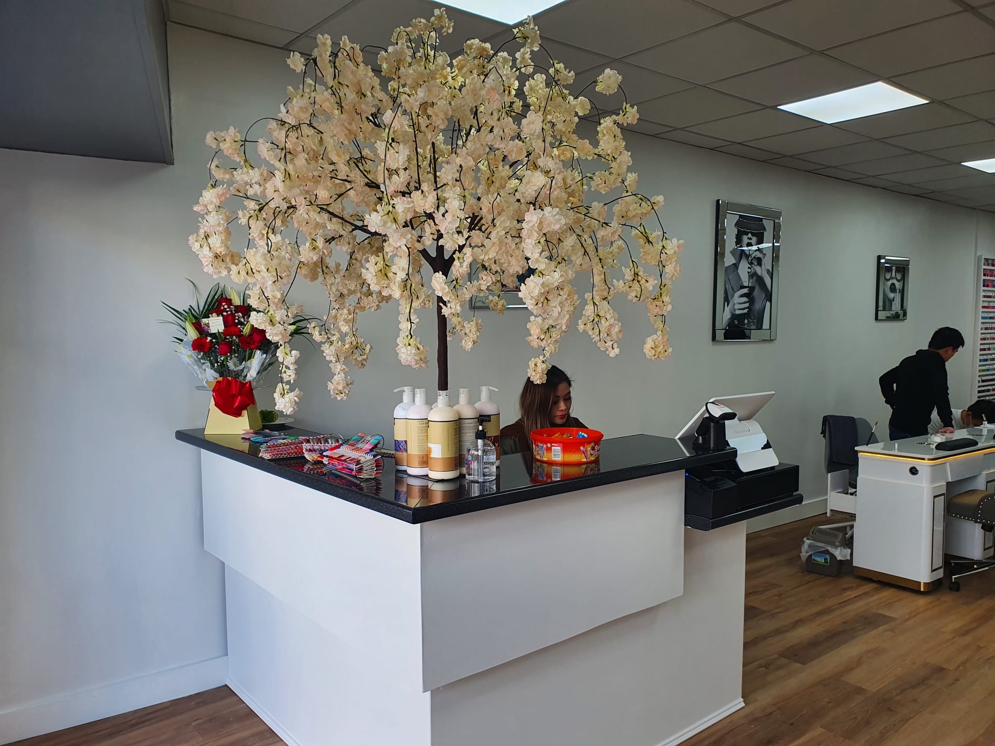 to West Bromwich Creative Nails West Bromwich Business