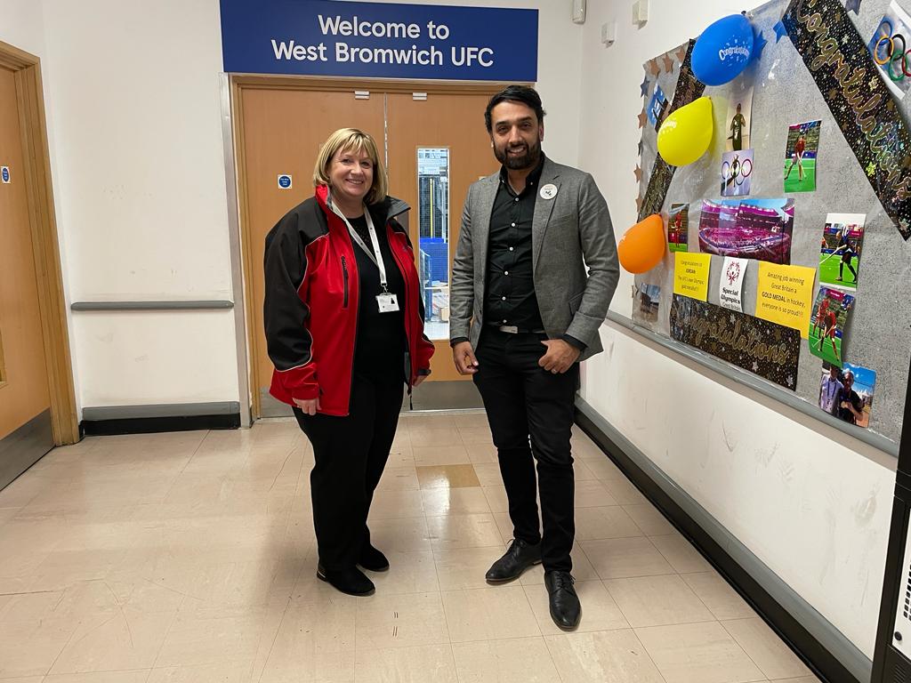 BID Manager meets new store manager of Tesco on New Square